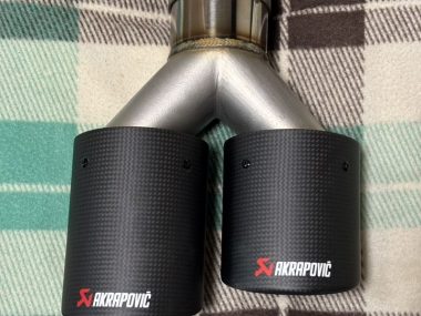 Насадка на глушитель Akrapovic двойная 63*90